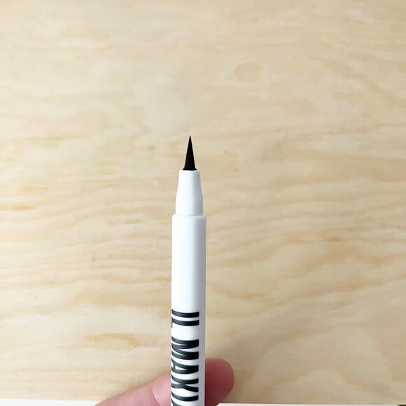 IL Makiage Black Card Waterproof Liquid Eyeliner 1.5 ML NEW - Picture 2 of 3